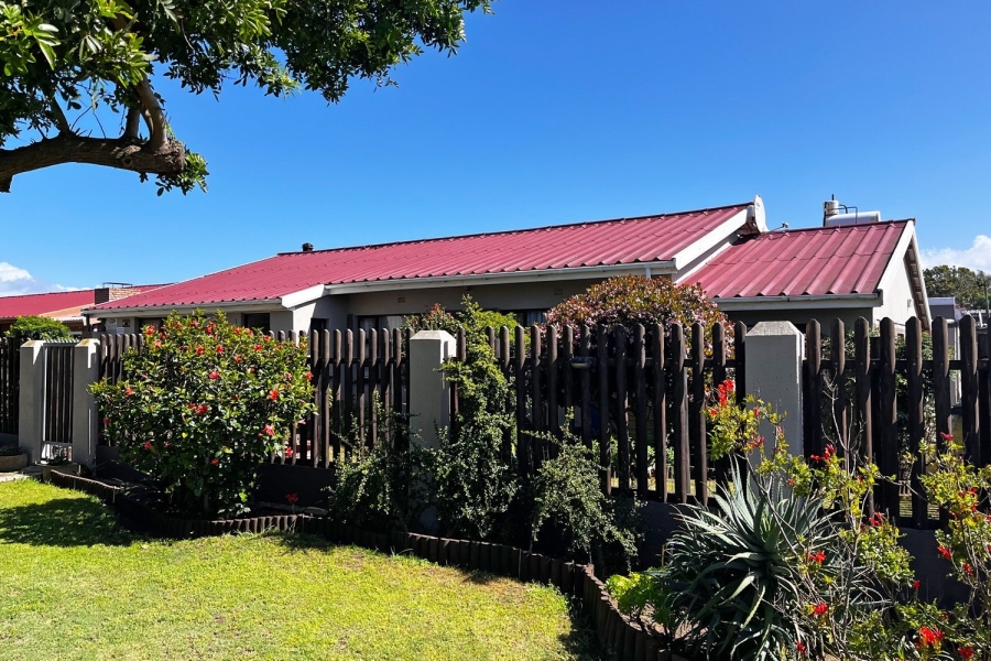 6 Bedroom Property for Sale in Hartenbos Central Western Cape